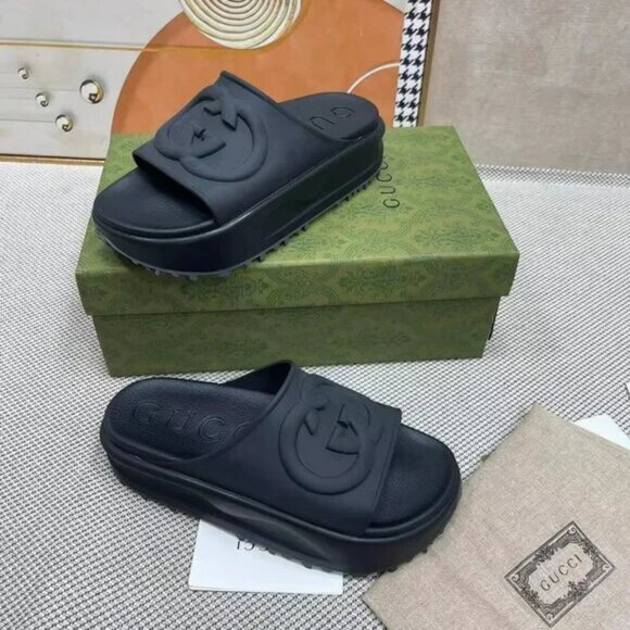 🍚🍚Gucci Women's Slide With INterlocking G